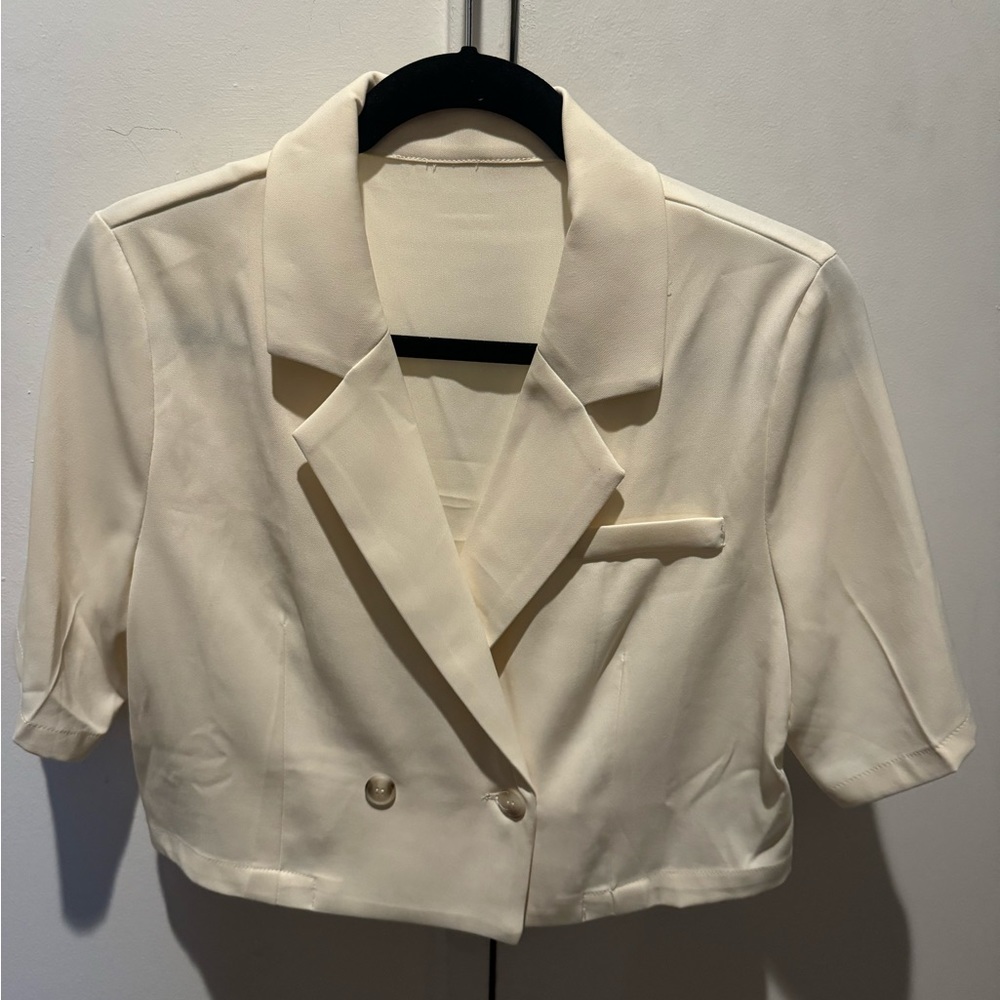 J.Ing short sleeved blazer like crop top